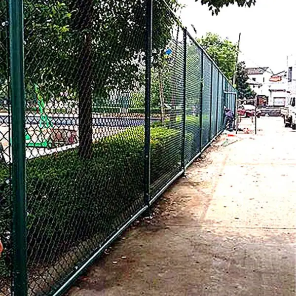 场地镀锌丝围网 运动场地镀锌护栏网 牧场勾花护栏围网