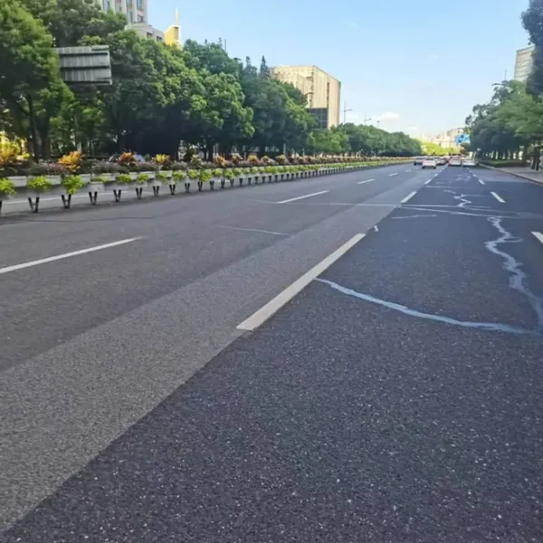 高弹性抗碾压贴缝带道路冷施工免加热贴缝条厂区停车场路面修补密封卷材