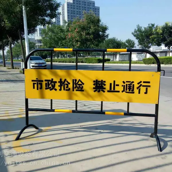 交通安全临时移动铁马护栏市政施工隔离黄黑铁马防护栏 友创厂家供应