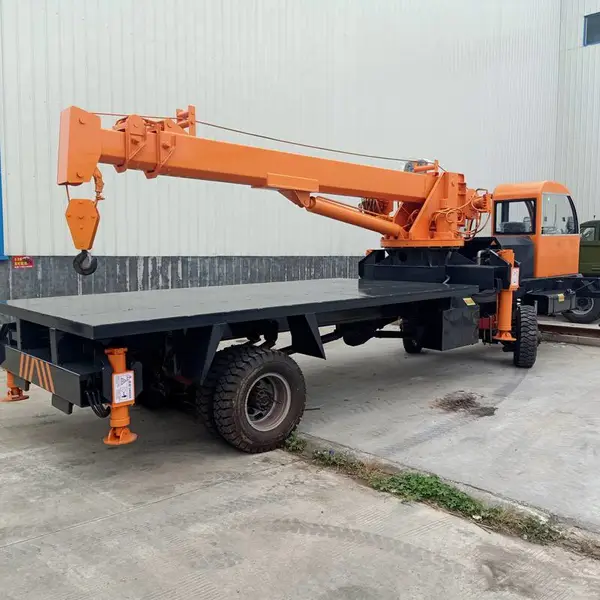 拉运货物平板吊车 建筑工程用吊装运输车 8吨运输拉货吊车