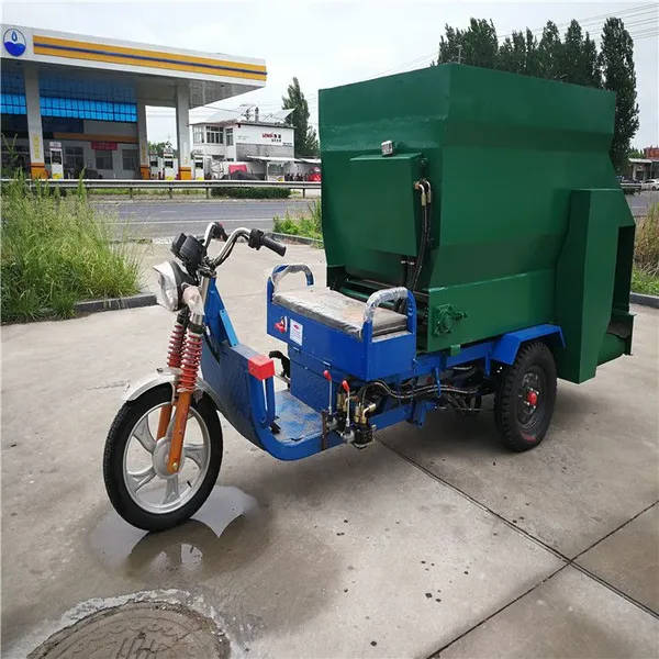 节省人工喂牛撒草车 养殖用机械三轮撒料车润众