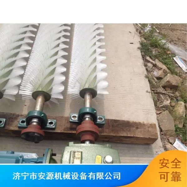 安源QS旋转式电动滚刷清扫器 内蒙古订做玻璃清洗机毛刷辊