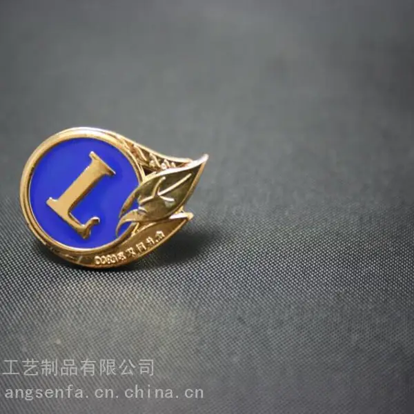 金属翅膀徽章定制创意 企业纪念珐琅烤漆胸章 定做异形胸徽
