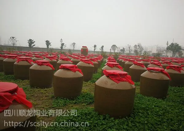 顺龙陶业供应1000斤酒坛子半吨白酒坛子窖酒储存大坛子