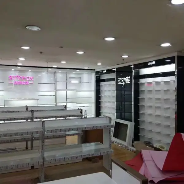 专业研发生产各类展示柜。公司一贯以时尚为理念,设计生产为主题,品质为基础、赢市场求发展、顾客为上帝的