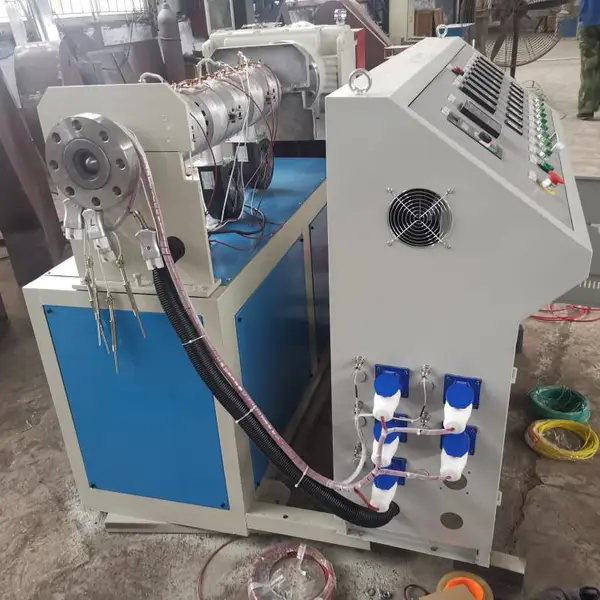 莱芜金冠塑机 *** 45型超高异型材 挤出机模具 塑料机械 生产线