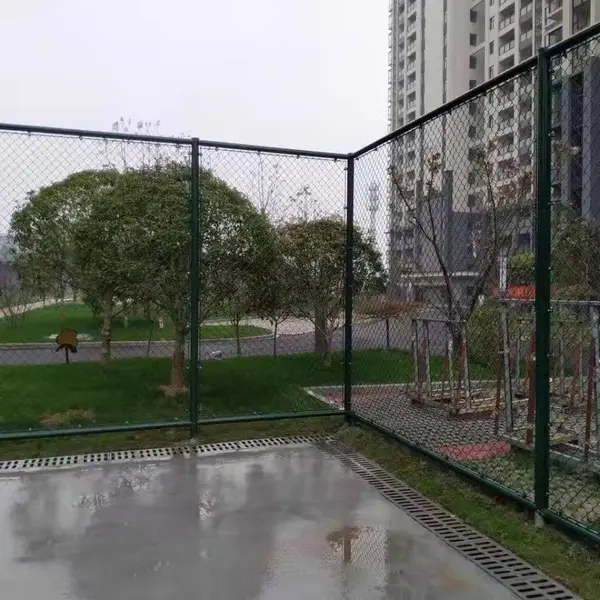 球场护栏网篮球足球体育场防护隔离网包塑菱形勾花网围栏勾丝网活络网