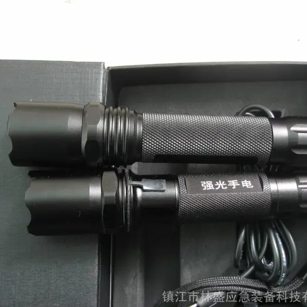 高亮度手电筒-多功能防身手电-便携式细巧手电筒