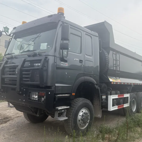 出口国二大泵发动机中国重汽豪沃6X6全驱翻斗自卸车