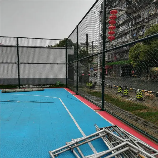 井冈山勾花铁线包 体育场围网 学校篮球场隔离护栏网 球场护栏围网