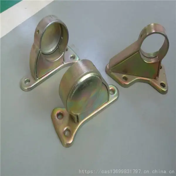 彩锌钢车位挡轮座 铁脚挡轮杆3孔76 钢管挡车器支座厂家直销