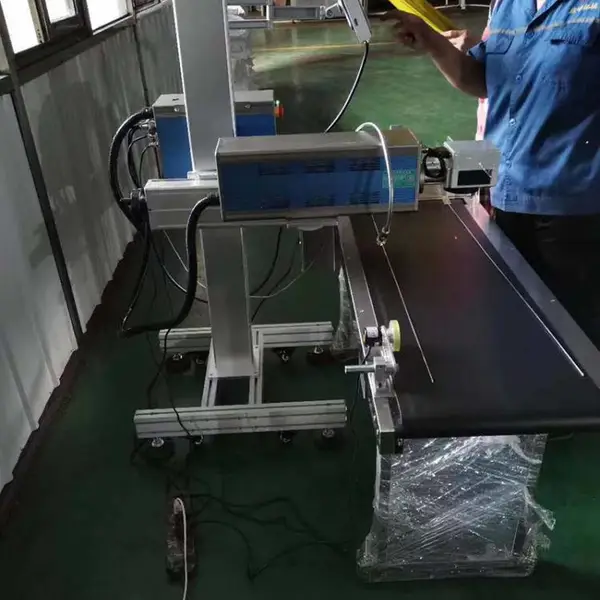 ���ͼ�����ˮ�߷��м������ ��Ȫˮ ����ƿ ʳƷ���������ڼ������ߴ����
