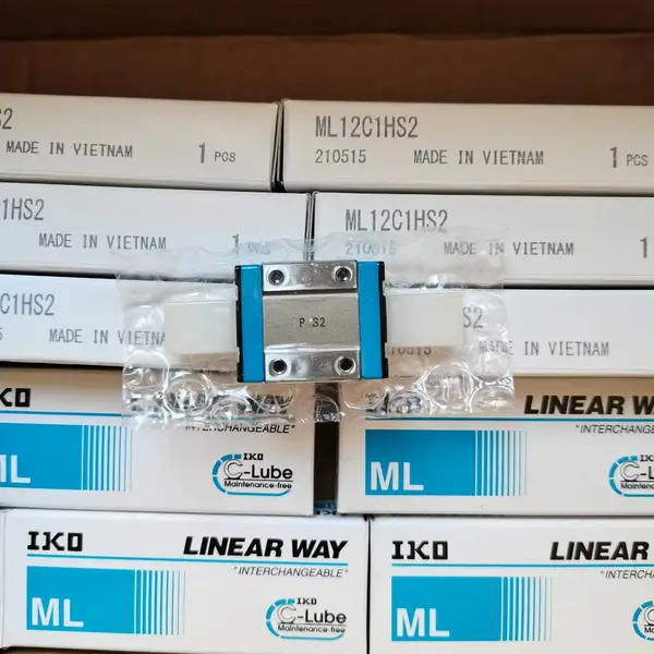 IKO交叉滚子导轨CRWM3-150C20, CRWM3-150E84,用于机器人滑座
