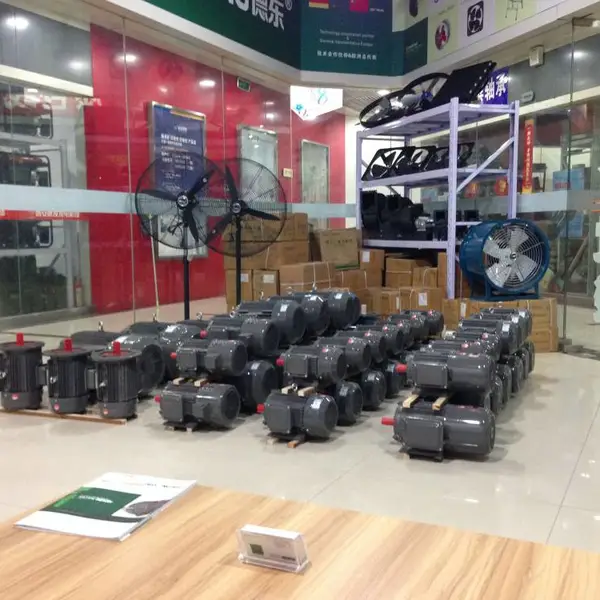 �¶������SF750-T��ʽ�������240W������ҡͷ��