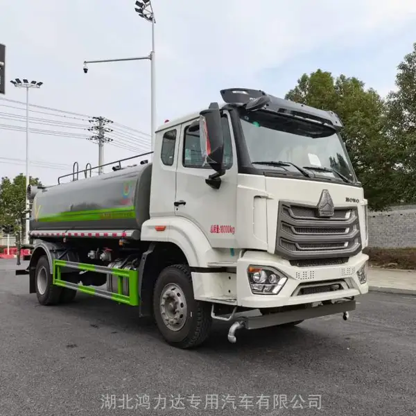 北京5吨洒水车作业保障城市道路清洁
