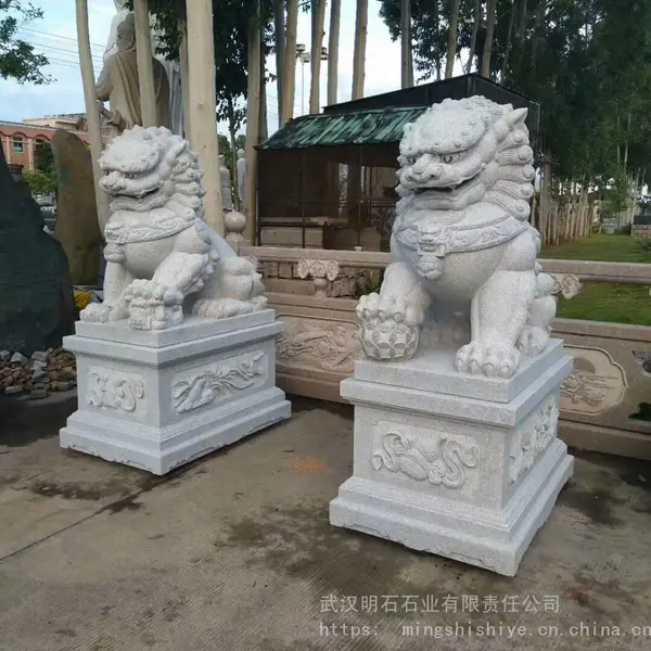 供应石雕狮子花岗岩/芝麻白石狮子/荆州青石狮子厂家