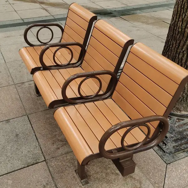 ���ɺͶ�������λ���Ź�԰����PE���ʻ�����ľ��԰��