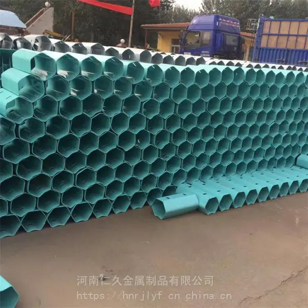 信阳新县护栏加工厂 仁久批发速波形护栏 喷塑护栏板镀锌护栏板价格