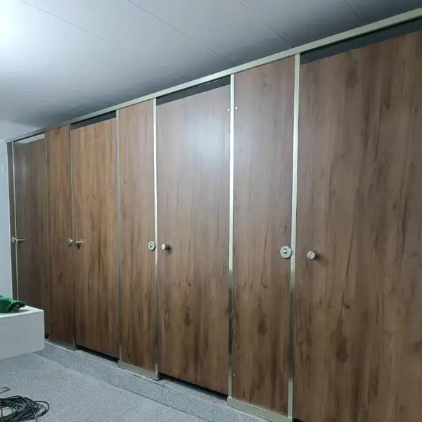 卫生间PVC防潮隔断板 灰色白色18/16mmpvc卫生间隔断板材生产