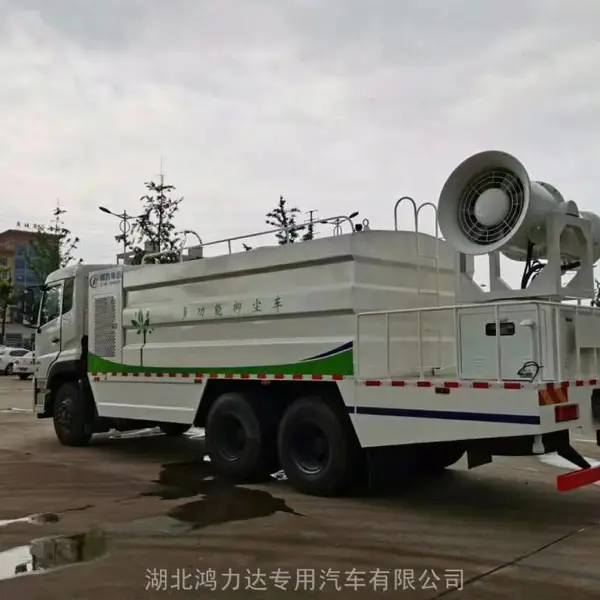 辽宁12方洒水车助力城市道路清洁