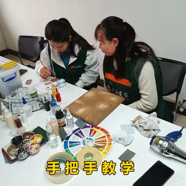 西安皮革修复培训 汽车内饰修复培训 木石皮匠现场实景教学
