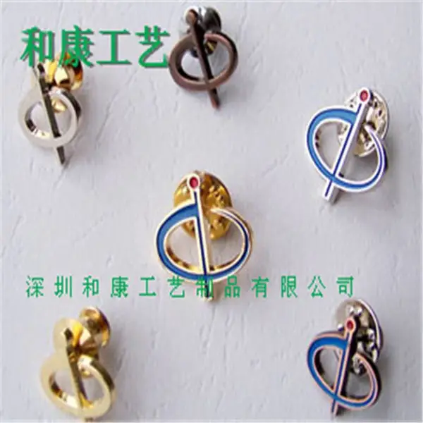 字母镂空徽章制作 烤漆上色胸章制作 深圳金属徽章专业制作厂