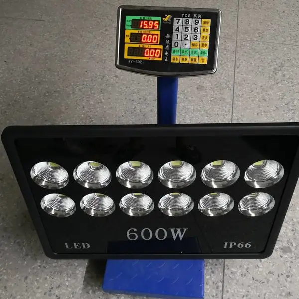 芯鹏达广场球场广告牌600w立体投光灯户外防水防爆照明XPD-TG05