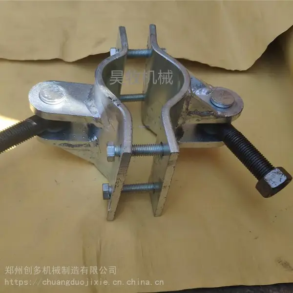 牧场牛舍隔栏门连接件立柱抱卡配件 月亮门门轴抱箍热镀锌材质