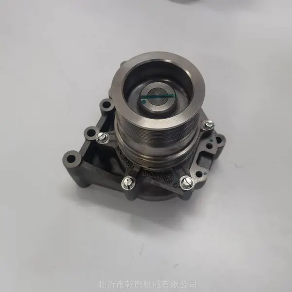 力士德 SC760.8 挖掘机康明斯QSX15发动机水泵5473363