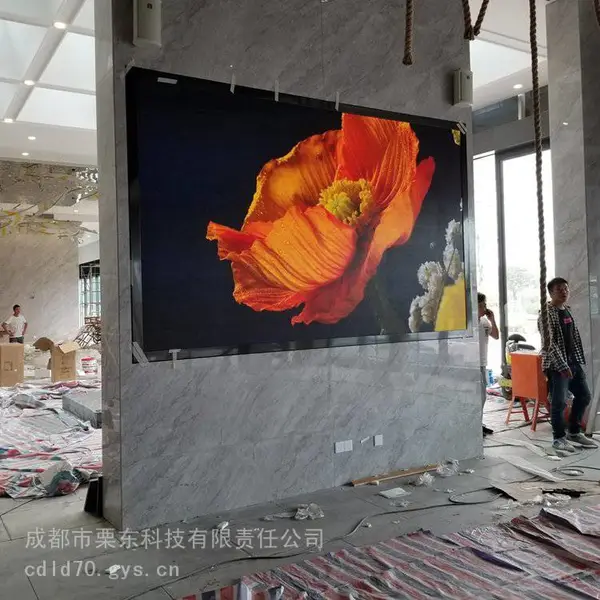 现货供应P2.5户内高清LED显示屏 LED拐角屏 售后五年 发货快 粟东科技