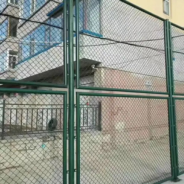 雷泰不锈钢丝勾花网围栏供应商操场围栏足球场围栏
