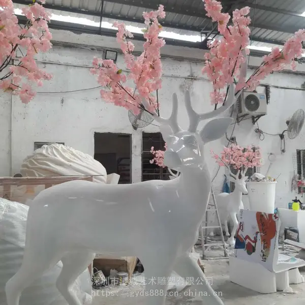 江苏园林景观动物小品玻璃钢彩绘鹿雕塑 仿真梅花鹿雕塑