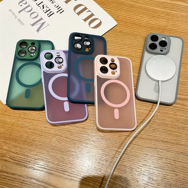 磁吸定制手机壳磁吸壳、透明壳、防摔壳等，产品覆盖iPhone和三星等品牌机型，支持批发定制