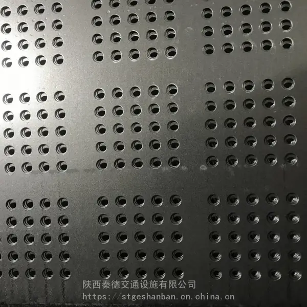 陕西西安金属冲孔板网1*2米 镀锌圆孔板 西安爬架用喷塑冲孔网片