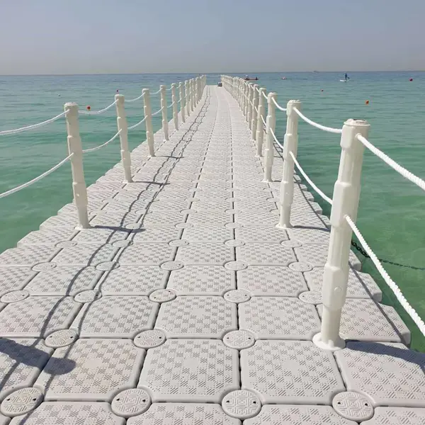 水上浮筒码头 塑料钓鱼平台 浮桥水上游泳池 游艇码头可移动浮箱