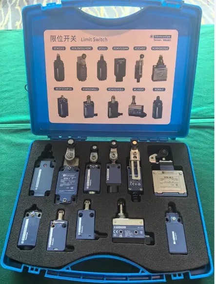 特勒美科 Telemecanique XUVF120M12 传感器