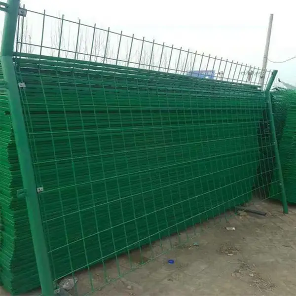 九星机场边境隔离网 河南道路草坪护栏网价格 围栏网桃型现货