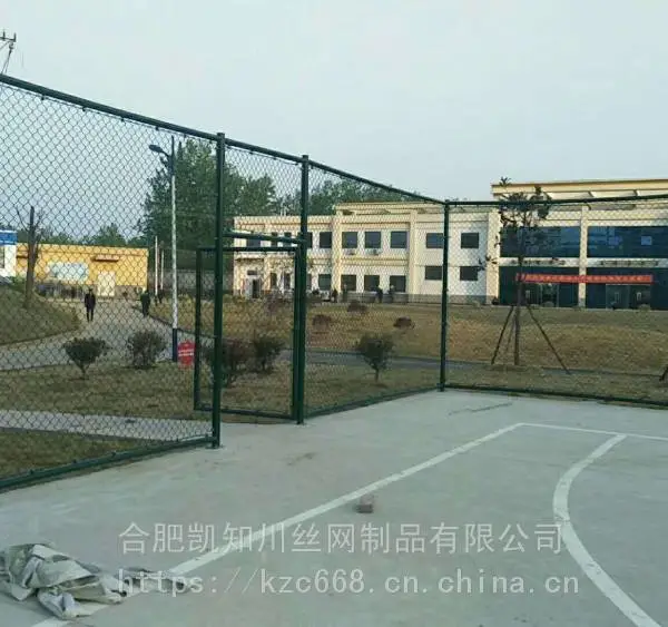 黄山徽州区足球场护栏网 散发现场安装球场围栏网报价 墨绿色场地防护铁丝围网