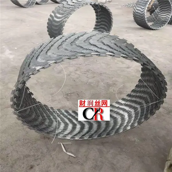 @镀锌丝刀片刺绳生产过程中的严格要求才能出合格产品 财润刀片刺绳生产厂@