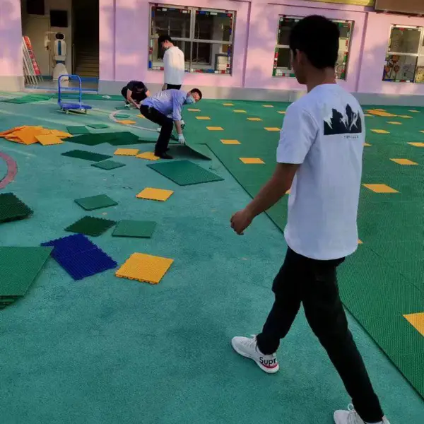 广东云浮悬浮地板铺设安装 幼儿园操场施工 球场悬浮地板施工 学校操场翻新改造