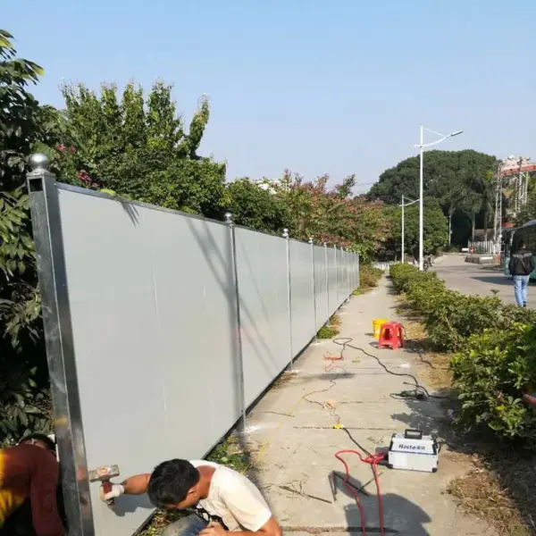 东莞市安置房项目施工安全防护栏 2米高彩钢泡沫围挡