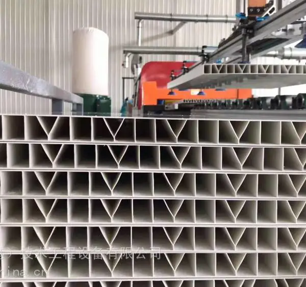PVC畜牧养殖板设备 猪栏中空围栏板生产线