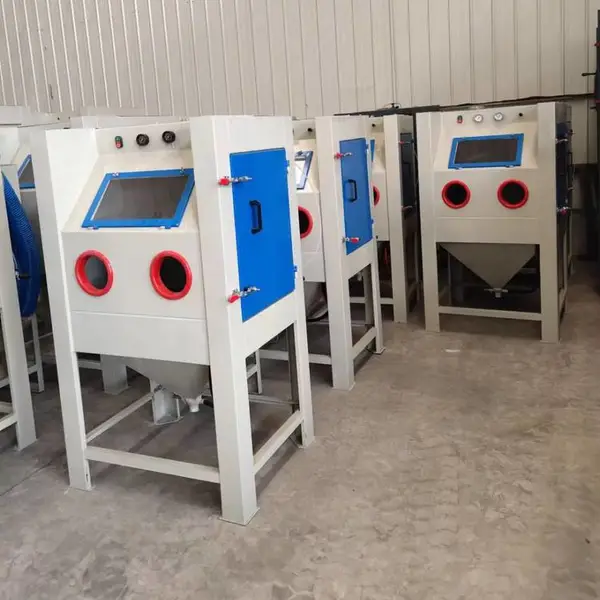 顺通9080普压手动箱式环保无尘汽车模具喷砂机带转盘高压手持式
