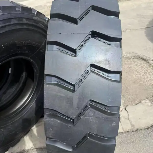 HILO 琥珀石 华鲁 14.00R20 工程胎 耐磨耐刺扎
