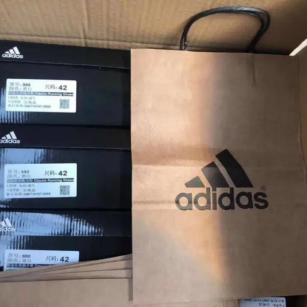 大运动阿迪达斯品牌鞋服特卖折扣批发