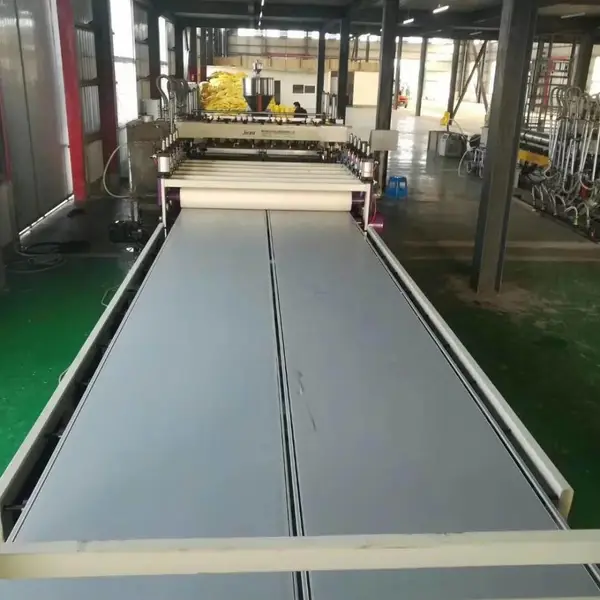 PP中空建筑模板生产,线 一模双出中空模板设备