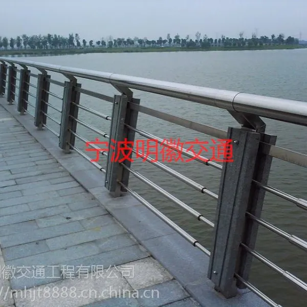 定制桥梁护栏防撞桥梁护栏防石头桥梁护栏重型桥梁护栏工厂