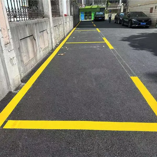 ����С����λ���߳��ң������ڵ�·����ʩ����