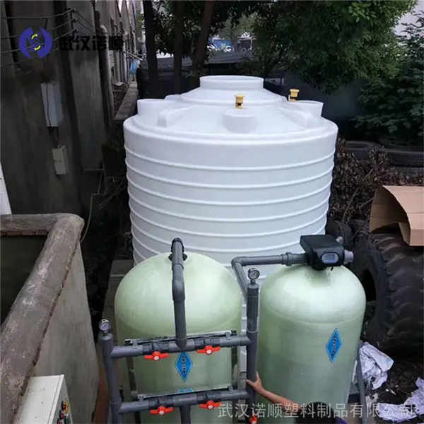 10吨储水罐大型塑料桶临时消防水箱PE滚塑防腐速凝剂罐