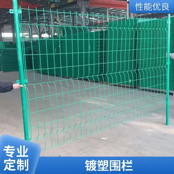 圈地护栏网 公路护栏网 厂区隔离网 2米高 厂家现货